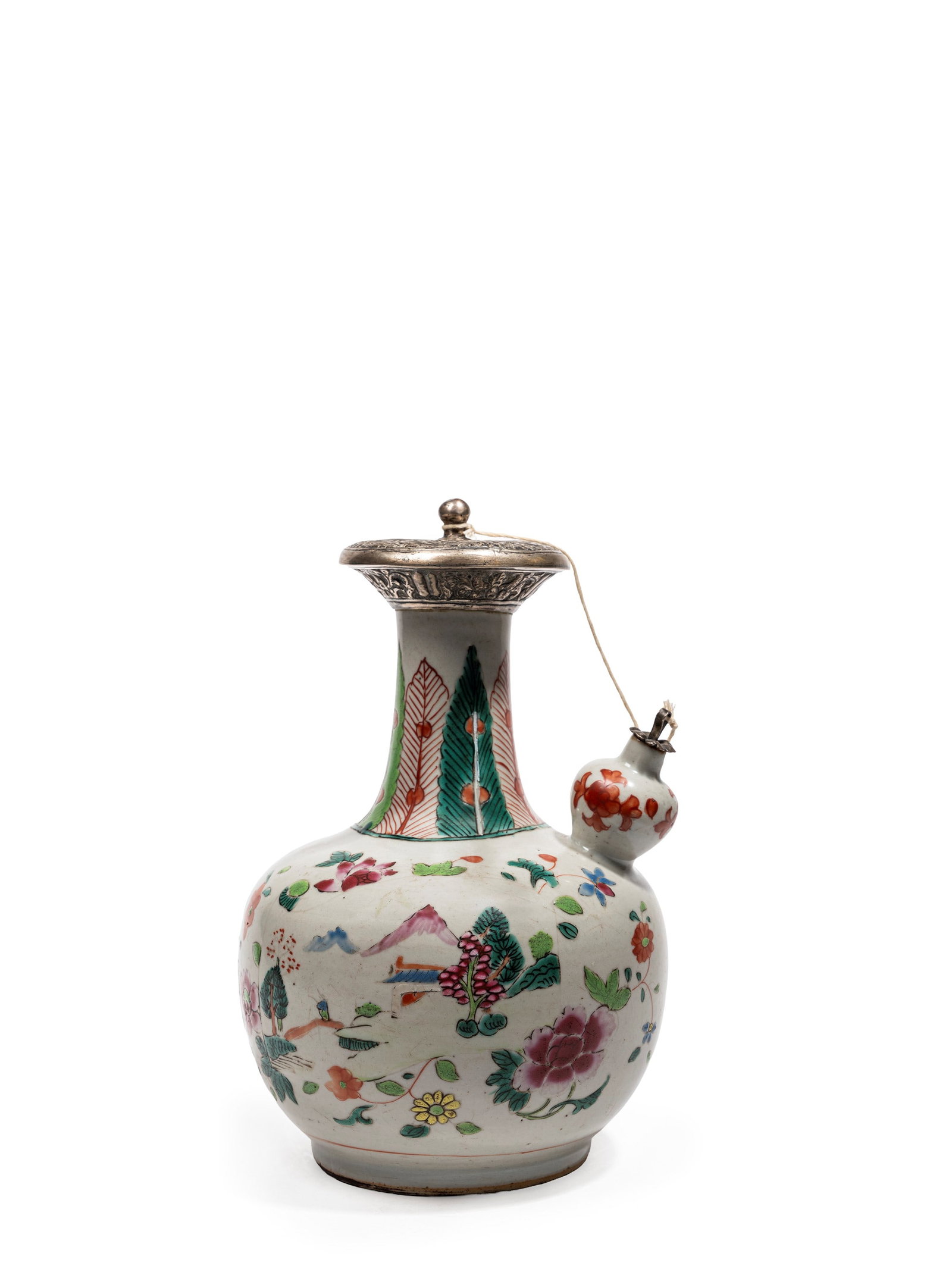 A FAMILLE ROSE PORCELAIN KENDI, China, Qing dynasty, 18th/19th century: h cm 23 Decorated with a mountainous landscape animated by flowers and birds in flight, the neck with a decoration of large acanthus leaves, while the cover is in repoussé silver.清18/19