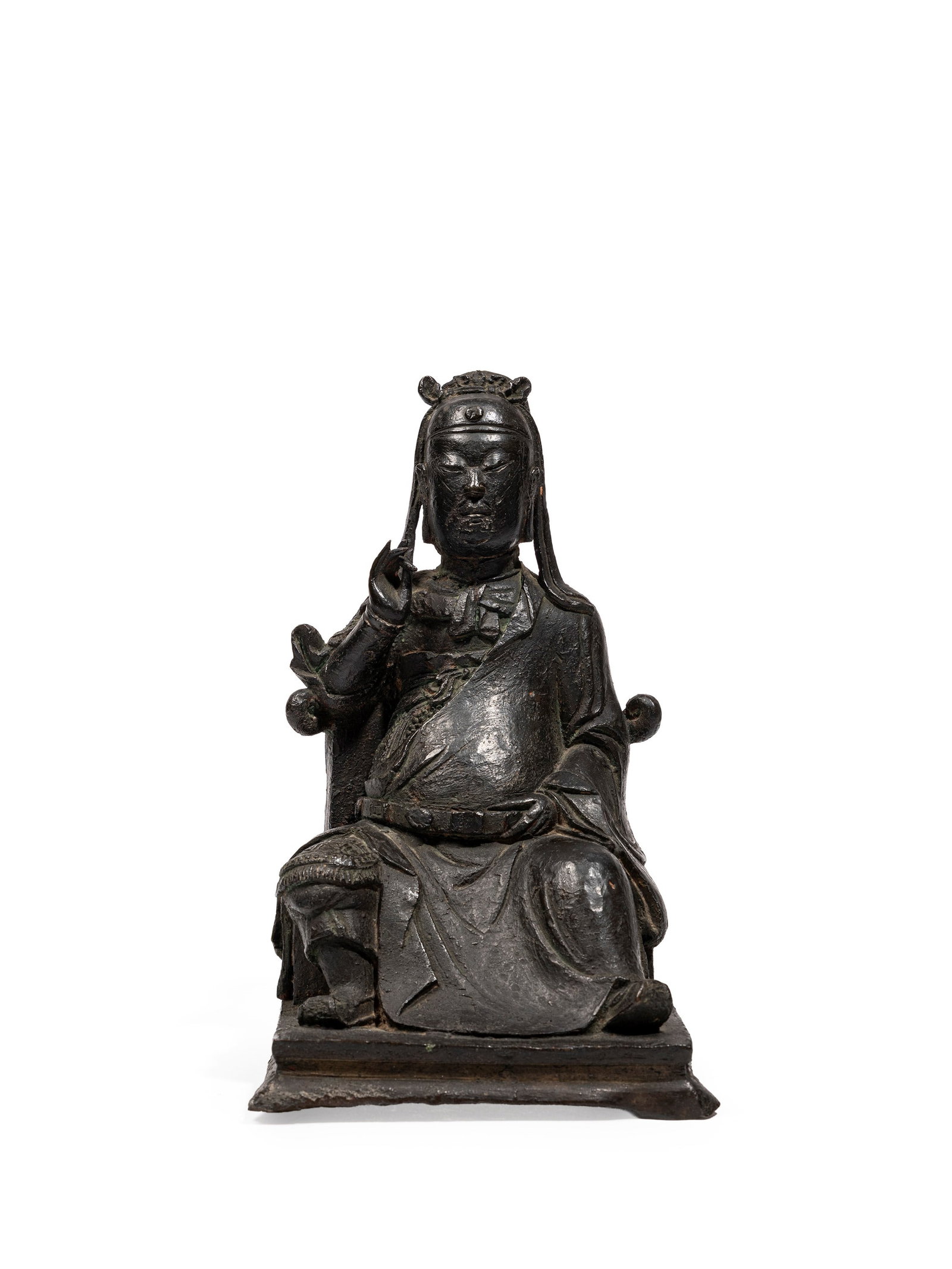 A BRONZE FIGURE, China, Ming dynasty (1368-1644): h cm 24 Depicting a seated dignitary. 明（1368-1644） 明代的铜关公（武财神）坐像