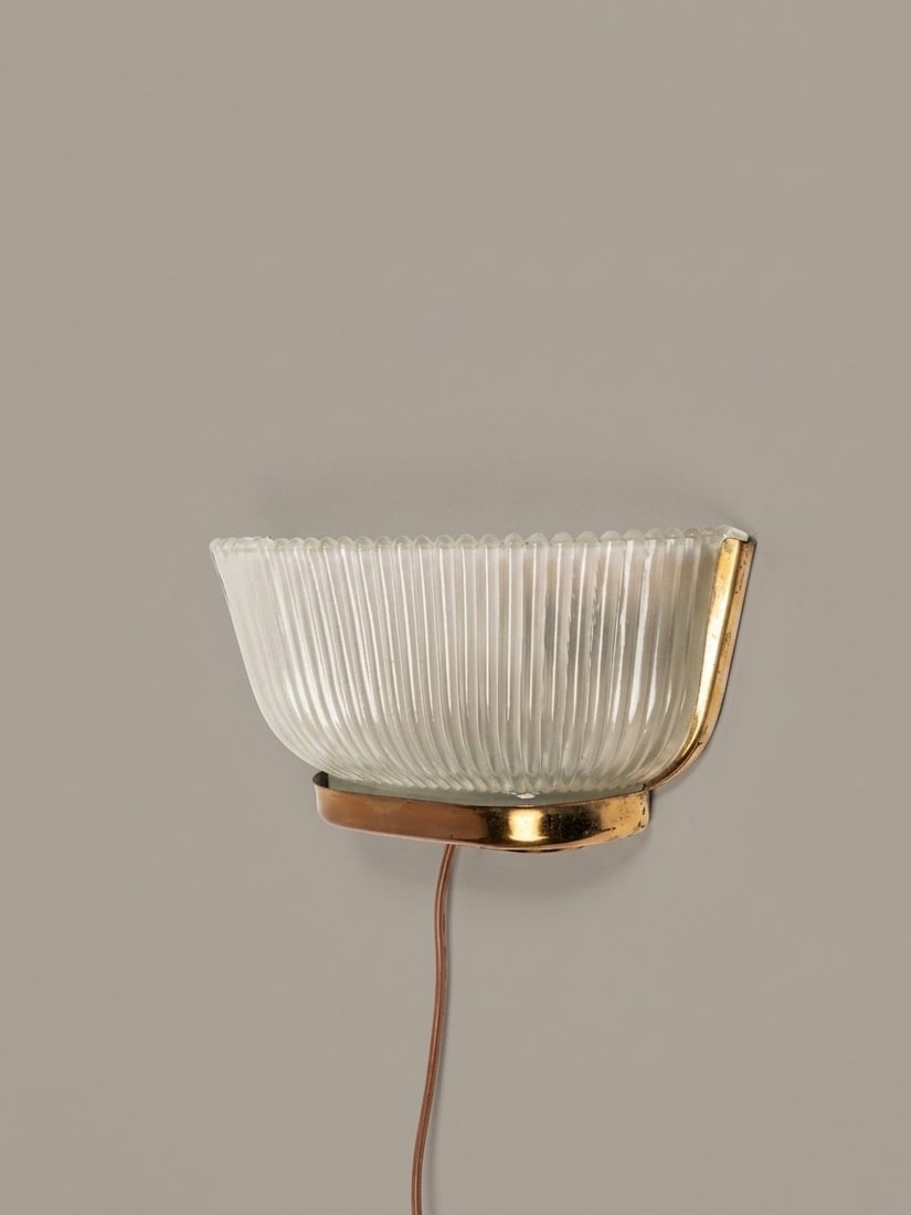 Seguso, WALL LAMP, circa 1950s: h cm 15,5 x l cm 32,5 x w cm 5,5 Nickel-plated brass frame and glass diffuser. Seguso Murano, Italy.