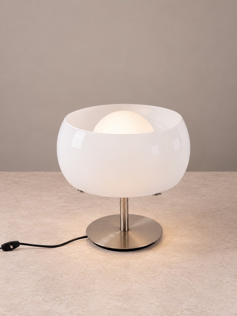Vico Magistretti (Milano 1920 - 2006), "ERSE" TABLE LAMP, circa 1970s (1 of 3)