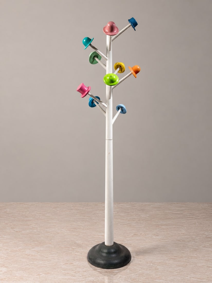 Ugo Nespolo (Mosso Santa Maria, Biella 1941), “L’ALBERO DEI CAPPELLI?? COAT STAND, circa 1978: h cm 187,5 Painted wood and metal structure with multicoloured hat-shaped elements and cast-iron base. Produced by Origlia, Italy.