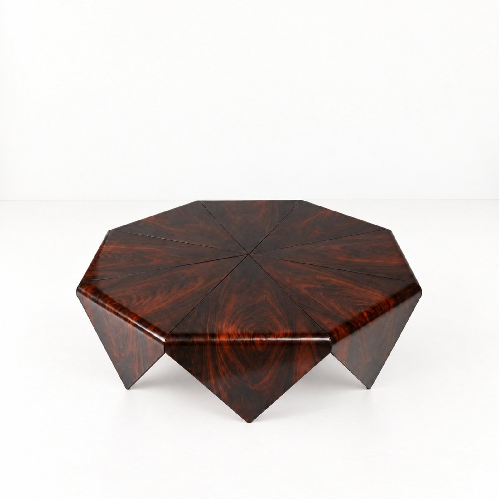 Jorge Zalszupin (Varsavia 1922 - 2020), "PÉTALAS" CENTRE TABLE, circa 1960s: l cm 130 x h cm 31 Veneered bent laminated wood. Designed by Jorge Zalszupin, produced by L'Atelier, Brazil. Manufacturer's label to the underside.Catalogue note:M. C. Loschiavo dos Santos, Jorge