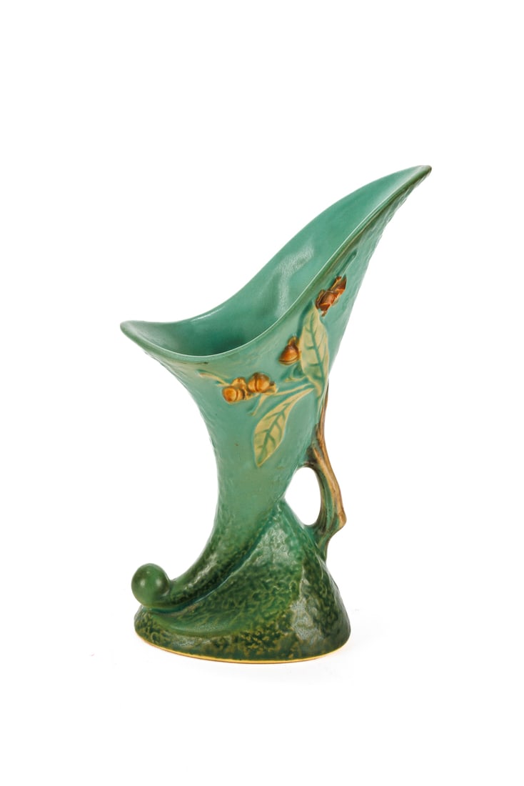 Roseville Pottery Green Bittersweet Cornucopia #822 in 8: Roseville Pottery cornucopia in green. Some signs of crazing to finish on the underside of the foot and minimally throughout the piece. Likely 1940's time period. Marked 822 8.