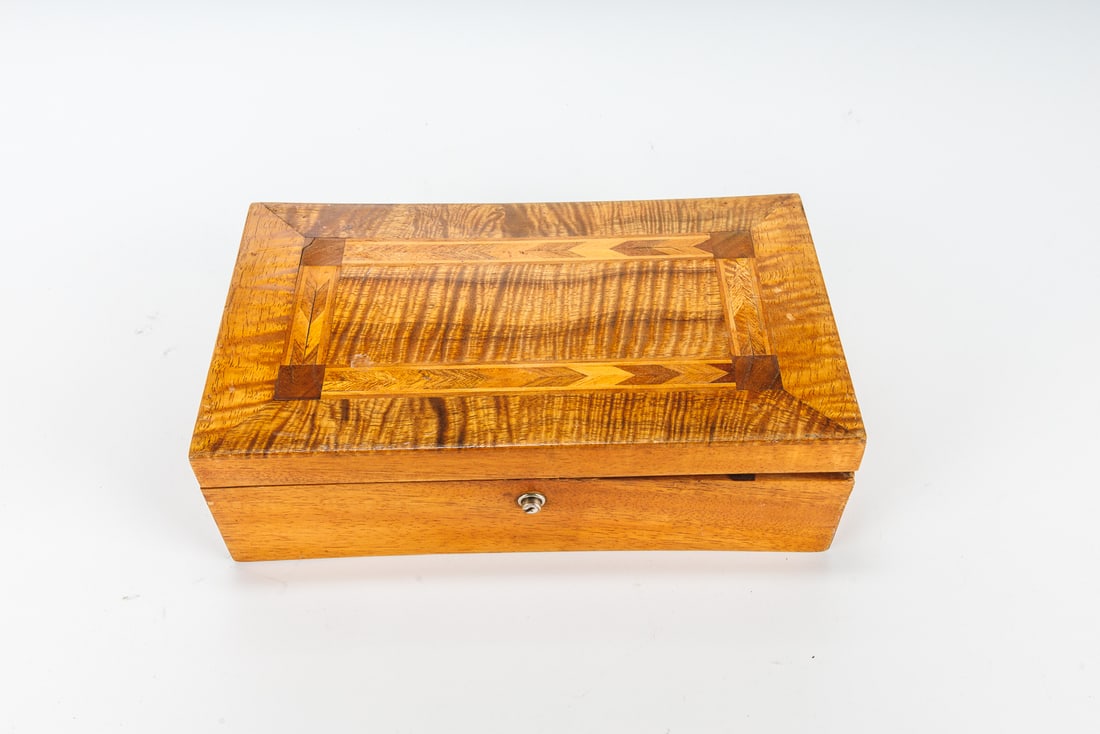 Vintage Wooden Box With Inlay: Beautiful vintage wood box with inlay design. Minor wear to finish. See photos.