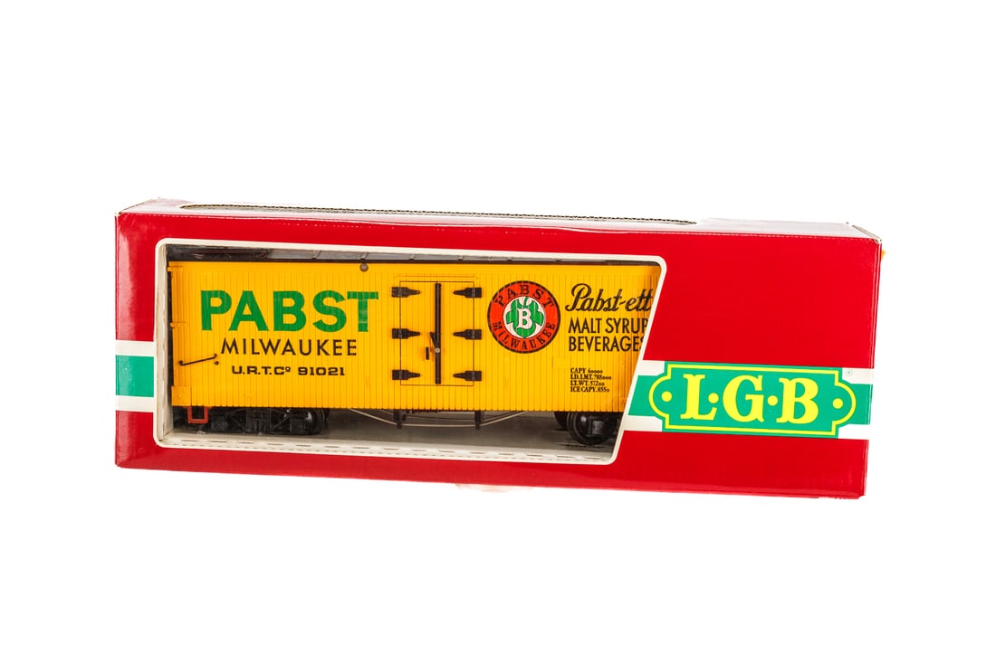 LGB G Scale Pabst Milwaukee Train Car 4074: LGB G scale Pabst Milwaukee train car. Comes with original box.
