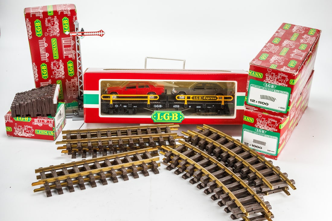 LGB G Scale Train Track, Car hauler 4059, 1031 Prellbock and Handsignal 5030 (1 of 11)