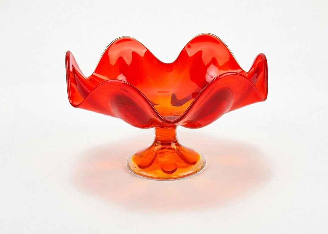 Vintage Viking Glass Amberina 6 Petal Epic Pedestal Bowl: Vintage Viking Glass amberina 6 petal epic pedestal bowl.? Mid Century vibrant piece.? Persimmon in color with the iconic handkerchief shape with flared rim and ruffled edge.? Gorgeous piece for your