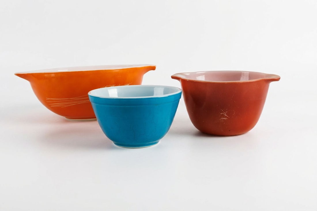 Pyrex Autumn Harvest Cinderella Bowl and More: #443 2.5 quart mixing bowl, paint loss on the handles, scratched on one side near the graphic, please see photos for more details. Blue Pyrex #401 1.5 pint mixing bowl. Red Anchor Hocking Fire King mi