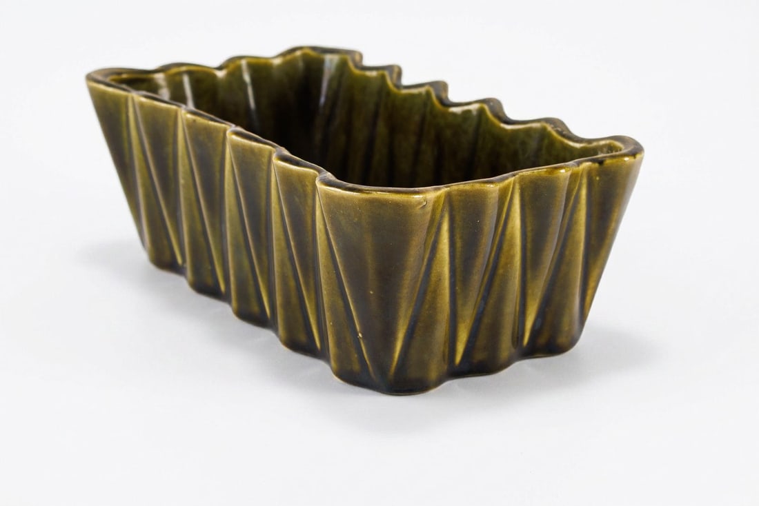 Vintage Upco #278 MCM Rectangular Planter: Vintage mid century UPCO pottery from Roseville, OH. #278 Green folded triangle design planter or succulent box. Overall great condition no major blemishes or damage, please see photos for more