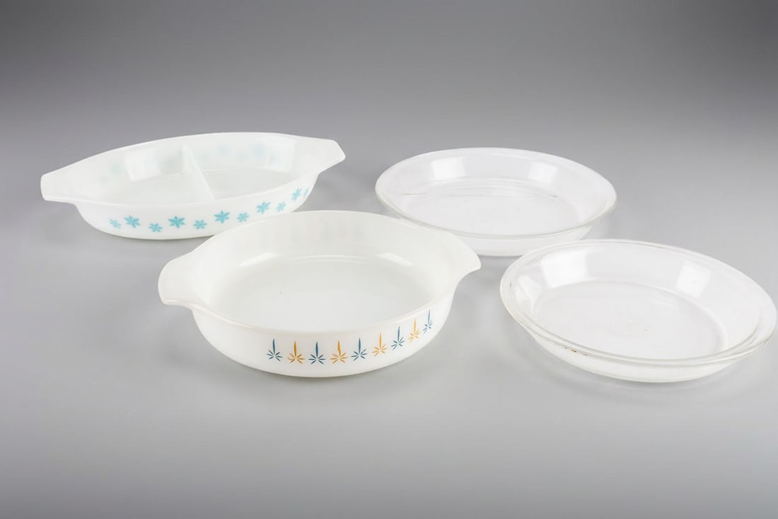 Vintage Pyrex Snowflake and Fire King Candleglow Dishes (1 of 17)