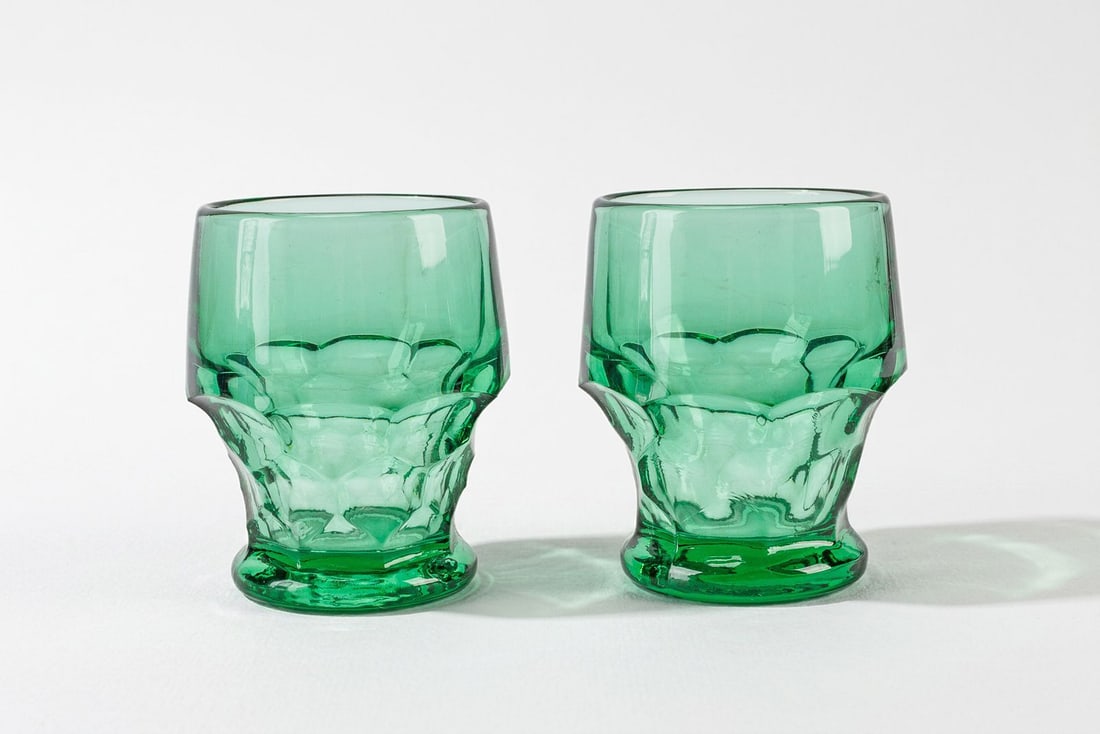 Pair of Vintage Anchor Hocking Georgian Winter Green Juice Glasses: Pair of vintage Anchor Hocking Georgian pattern winter green juice glasses! Cool art deco pieces.? See photos for details!