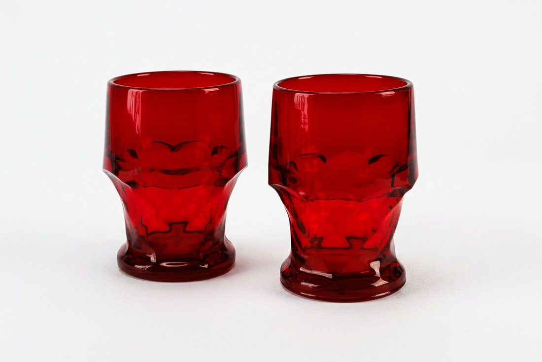 Pair of Vintage Viking Glass Georgian Flat Tumblers in Ruby Red: A pair of vintage Viking Glass Georgian ruby red flat tumblers.? Featuring honeycomb pattern and a solid base.? Great cocktail glasses.? See photos for details!