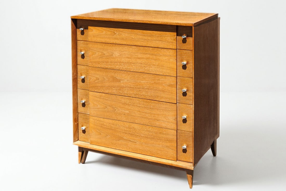 Vintage MCM 5-Drawer Tall Chest: This tall chest is dated vintage and showcases a classic, Mid-Century Modern aesthetic that is sure to delight in any living space. Equipped with five drawers for plentiful storage, this chest stands