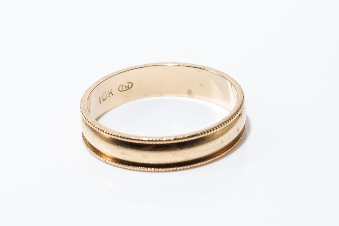 10K Wedding Band- Size 6: 10K gold marked wedding band. Size 6. Total weight is 1.25 dwt. 1.94 grams. See photos for details.
