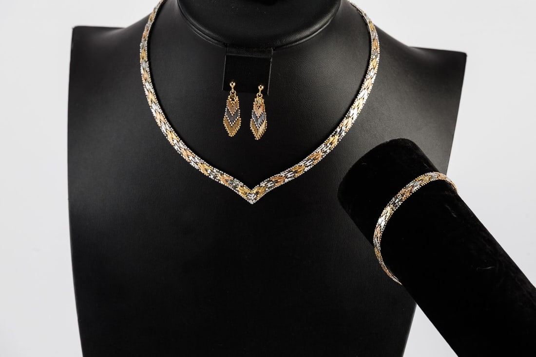 Beautiful Art Deco Style Tri-tone Sterling Silver Necklace, Bracelet and Earring Set: This beautiful Art Deco style set is perfection. Rose, gold and silver tone links throughout matching necklace, earrings and bracelet. The clasp is marked "SU 925" on the necklace, and the earrings