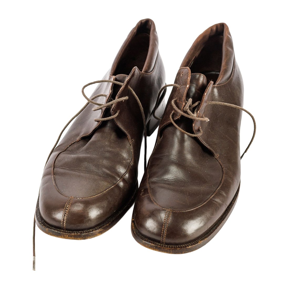 Women’s Giorgio Armani Dress Shoes size 7.5: Brown leather split-toe apron-front dress shoes by Giorgio Armani