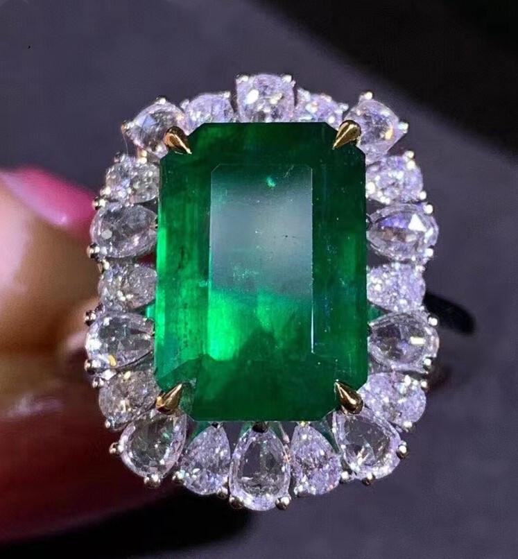4ct Natural Emerald Ring 18k gold (1 of 1)
