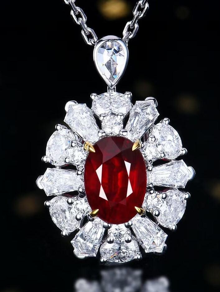 2.09ct Pigeon Blood Ruby Pendant 18k gold (1 of 1)