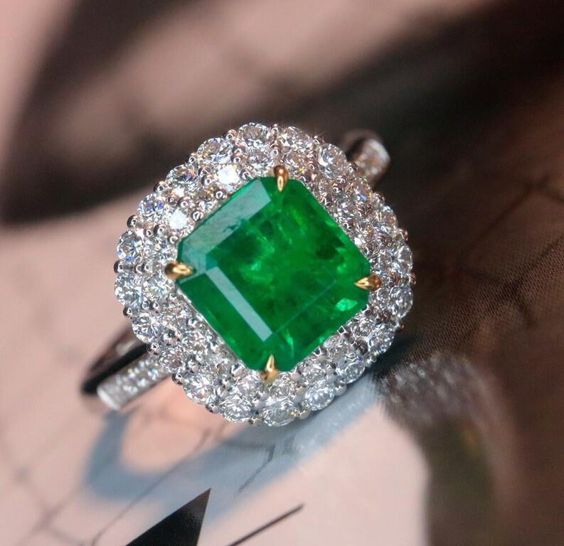 2.4ct Colombian Emerald Ring 18K Gold (1 of 5)