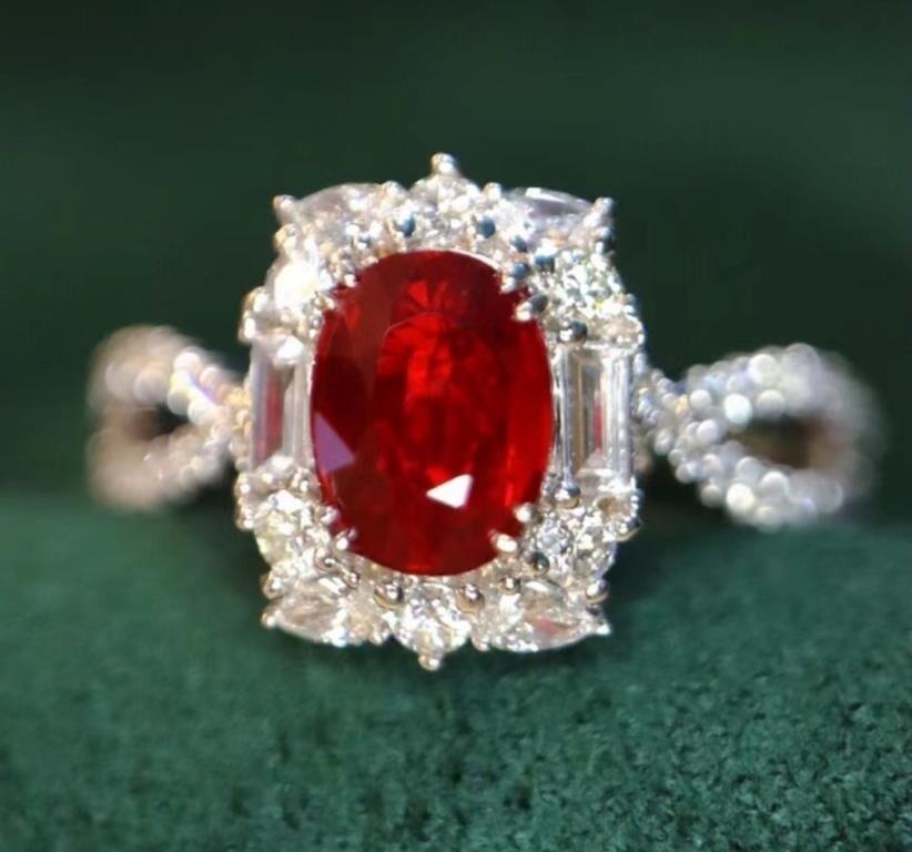 1.05ct Pigeon Blood Ruby 18K Gold Ring (1 of 4)