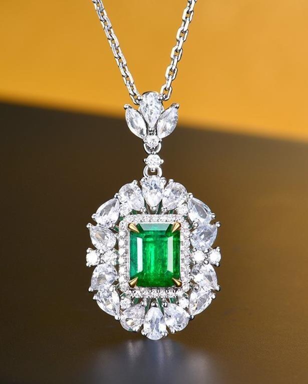 1.25ct Natural Emerald 18K Gold Pendant (1 of 4)
