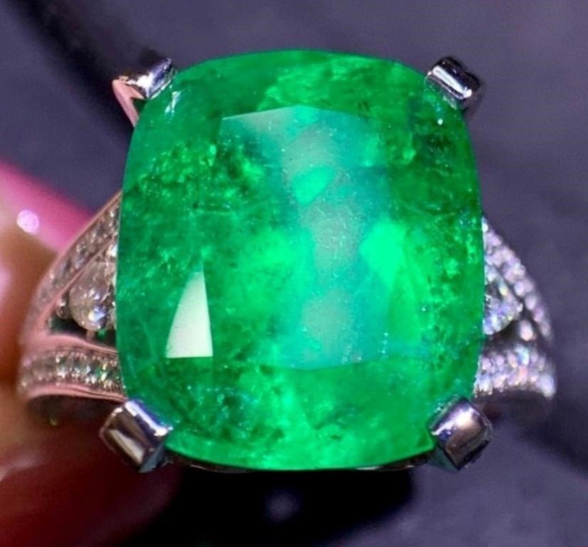 10.2ct Colombian Emerald 18K Gold Diamond Ring (1 of 3)