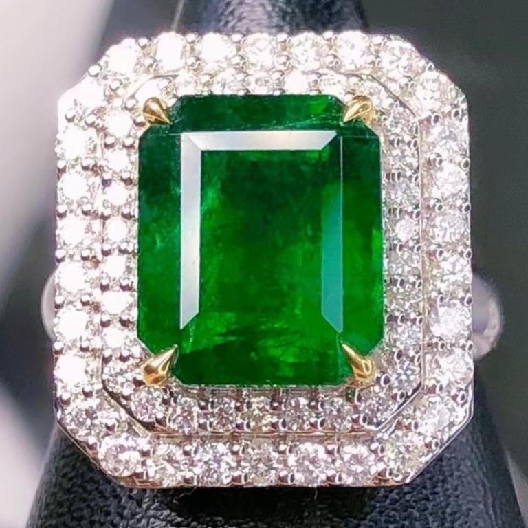 5.2ct Natural Emerald 18Kt Gold Ring (1 of 2)