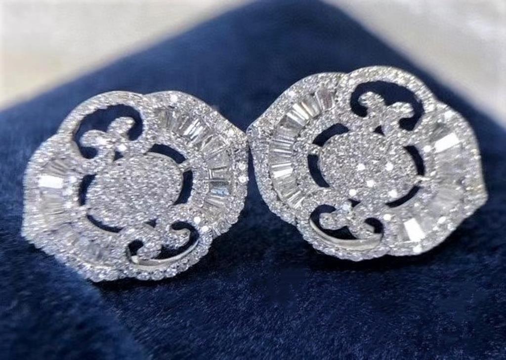 Natural Diamond 18Kt Gold Earrings (1 of 2)