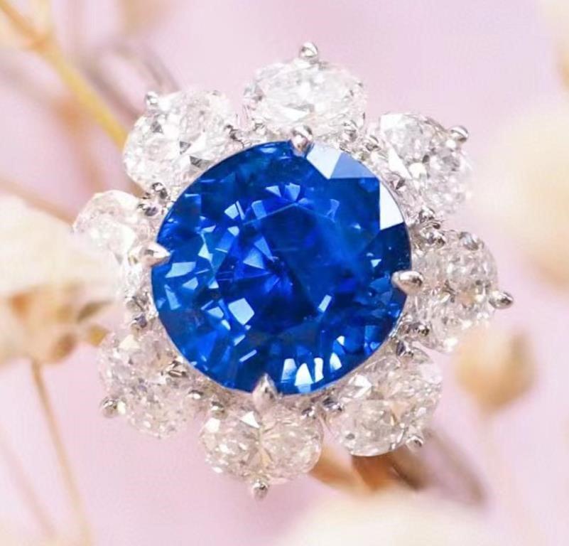4.64ct Royal Blue Sapphire Ring 18K Gold (1 of 3)
