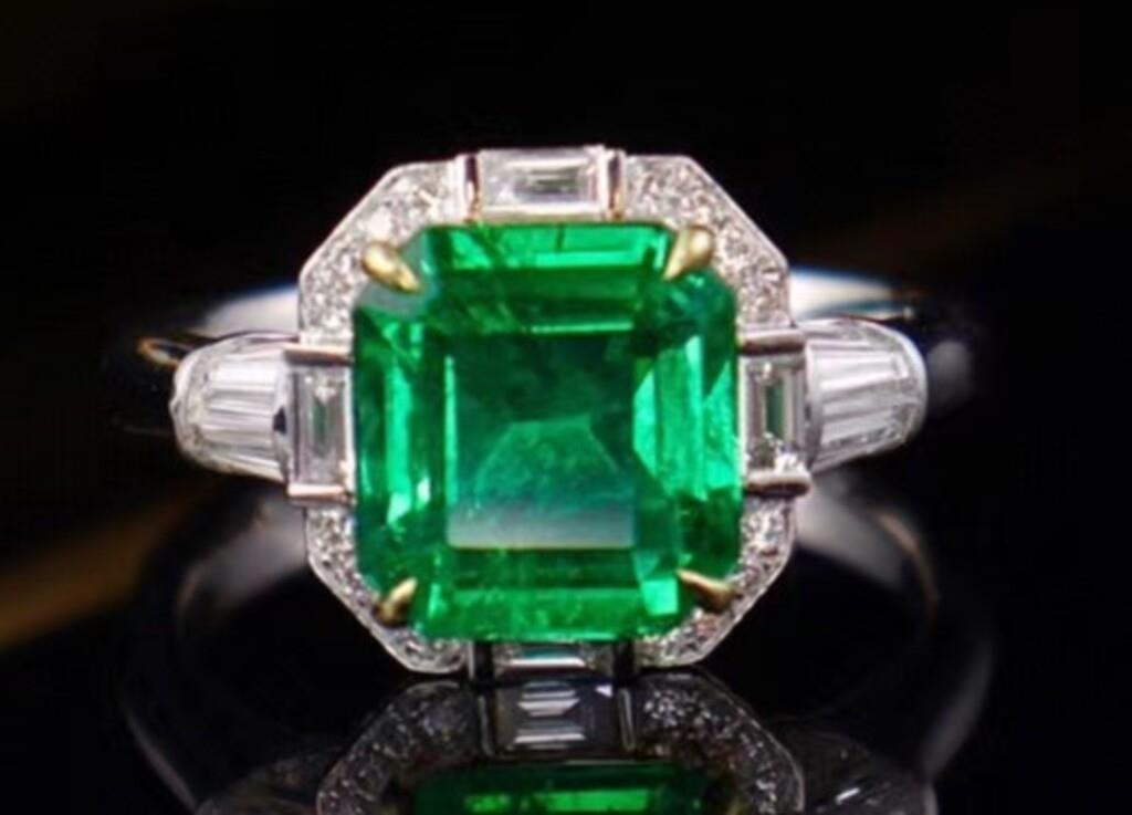 2.65ct Natural Emerald 18Kt Gold Ring (1 of 3)