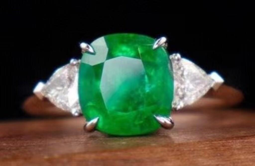 2.7ct Natural Emerald 18Kt Gold Ring (1 of 4)