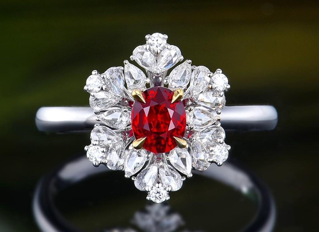 Mozambique Pigeon Blood Ruby 18Kt Gold Ring (1 of 3)