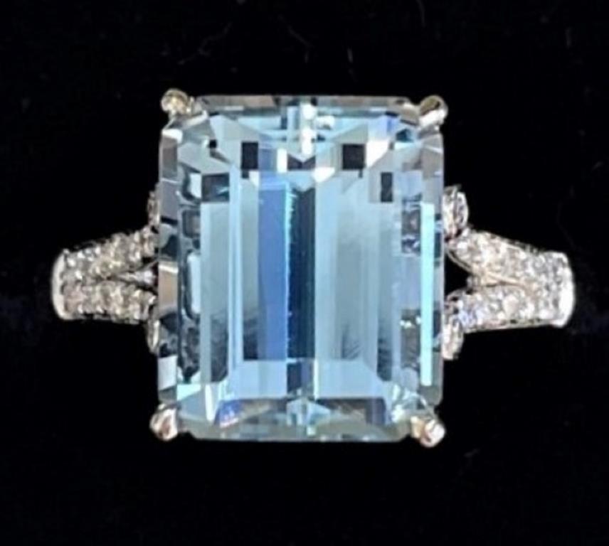 4.6ct Natural Aquamarine 18Kt Gold Ring (1 of 3)