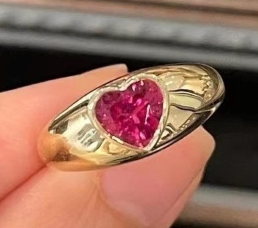 0.85ct Natural Tourmaline 18Kt Gold Ring: Crafted from solid 18Kt gold, 18Kt gold set with 0.85ct natural tourmaline, full color, clean crystal, fashion and simplicity, superb texture. Shape: Heart-shaped. Internationally certified natural To