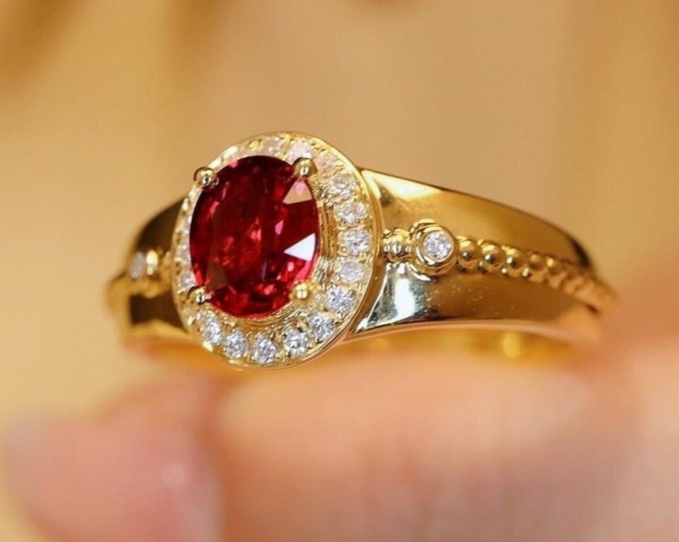 18Kt Gold Pigeon Blood Ruby Ring (1 of 4)