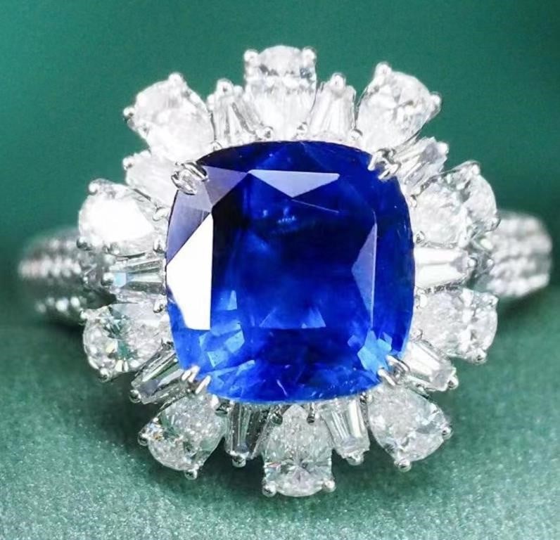 3.4ct Royal Blue Sapphire 18Kt Gold Ring (1 of 1)