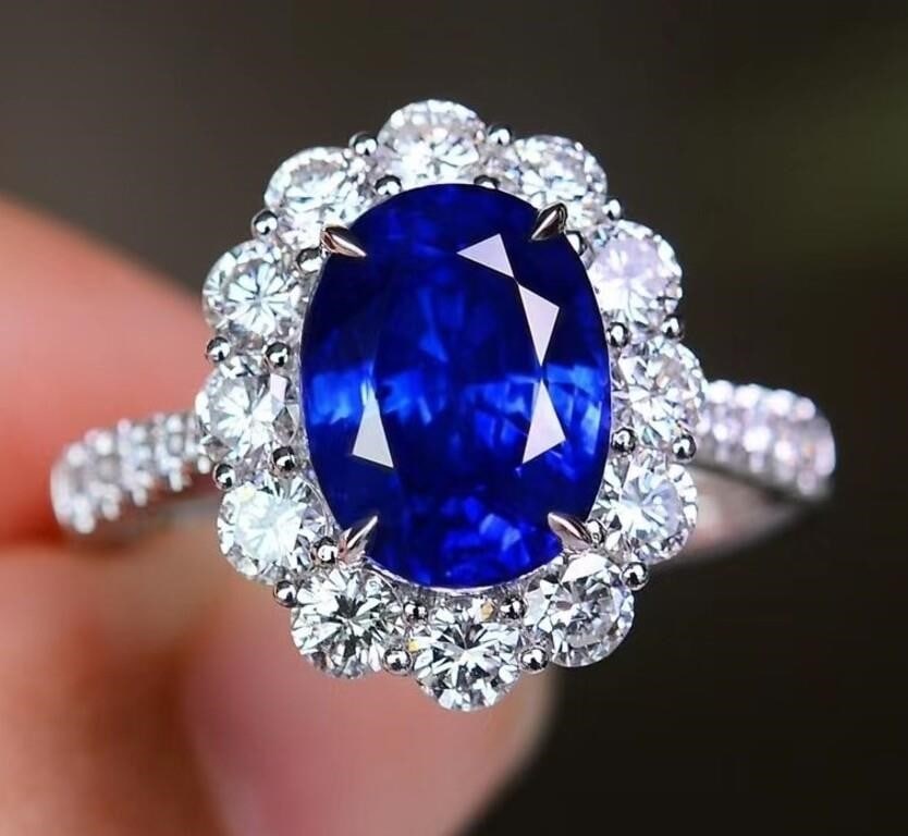 3.6ct Royal Blue Sapphire 18Kt Gold Ring (1 of 5)