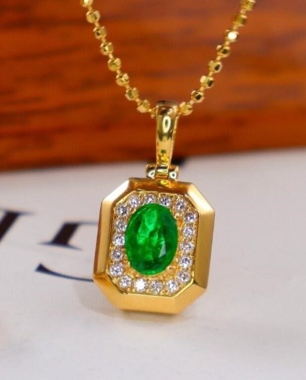 18Kt Gold Natural Emerald Pendant (1 of 3)