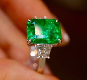 4.2ct Natural Emerald 18Kt Gold Ring (1 of 3)