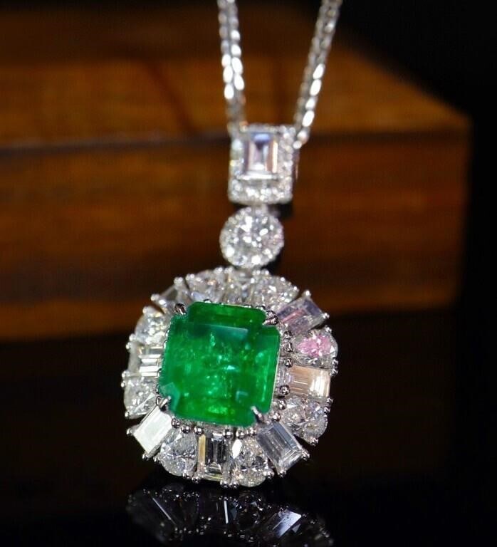 1.7ct Zambian Emerald 18Kt Gold Pendant (1 of 4)