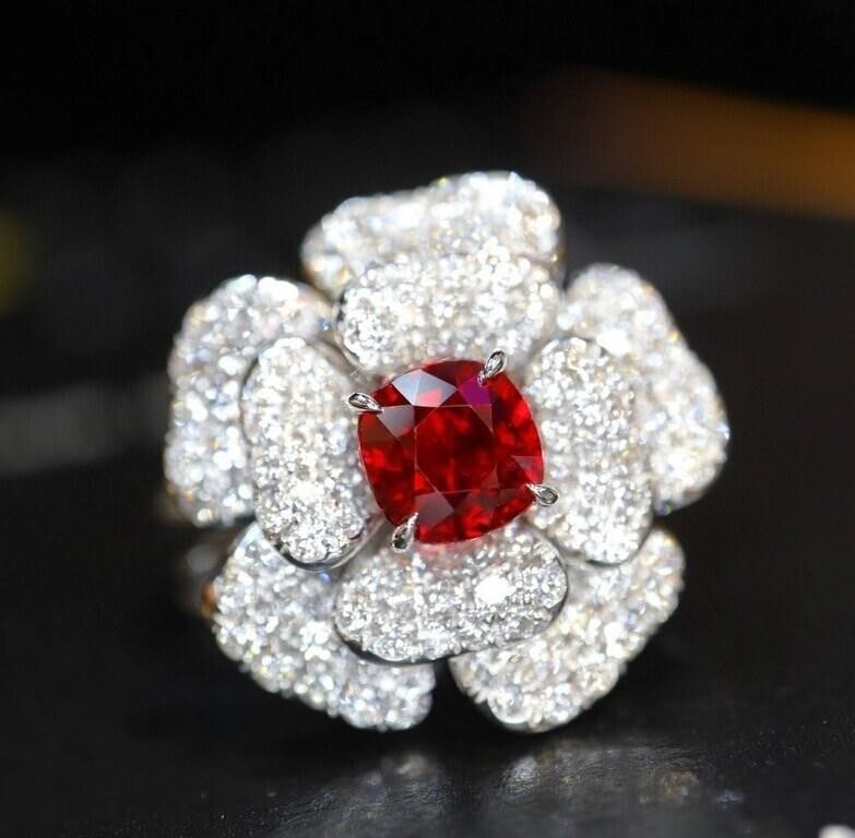 1.1ct Pigeon Blood Ruby 18Kt Gold Ring (1 of 5)