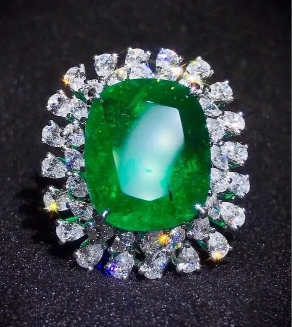 48.6ct Zambian Emerald 18Kt Gold Ring (1 of 2)