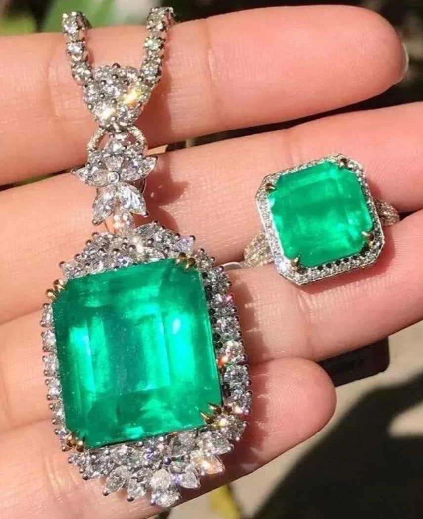 42.3ct natural emerald jewelry set 18K gold (1 of 2)