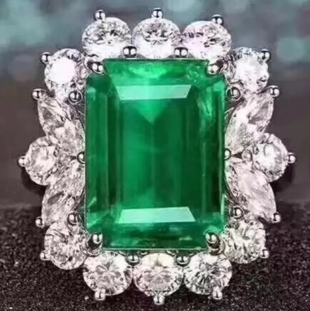 14.34ct Natural Emerald 18Kt Gold Ring (1 of 1)