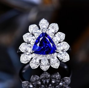 3ct Natural Tanzanite 18Kt Gold Ring