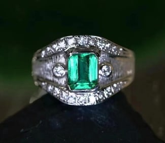 1.05ct Natural Emerald 18Kt Gold Ring