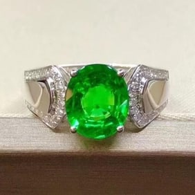 2.2ct Natural Tsavorite 18Kt Gold Ring