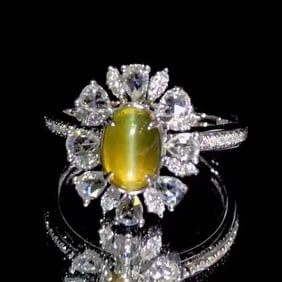 1.8ct Natural Chrysoberyl 18Kt Gold Ring