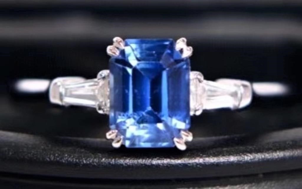 1.6ct Cornflower Blue Sapphire 18Kt Gold Ring (1 of 2)