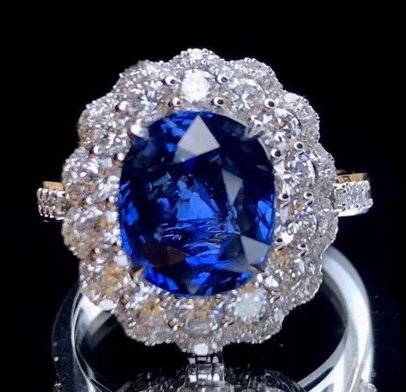 4.2ct Sri Lankan sapphire ring in 18k gold (1 of 3)